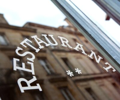 Una buena lluvia de ideas puede darte el nombre y eslogan perfectos para tu negocio de alimentos y bebidas. Es tu...