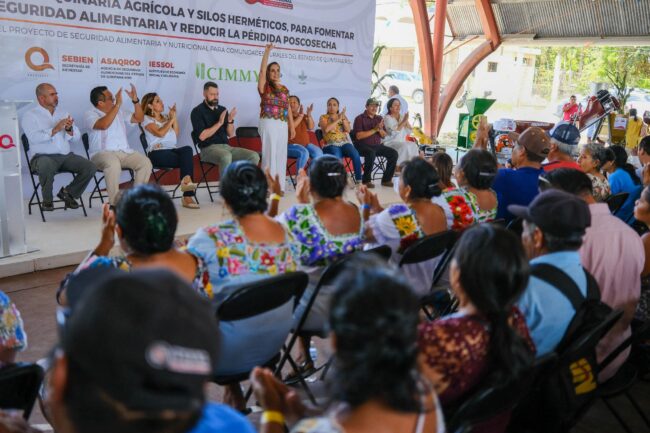 Mara Lezama entrega maquinaria y silos herméticos a productores agrícolas para conservar cosechas de maíz.