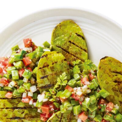 Nopal y sus beneficios . Su contenido en fibra, vitaminas, antioxidantes. Es una planta originaria de México con alto valor nutricional y medicinal.