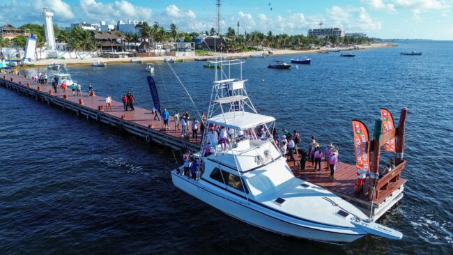 nició el 8vo. Torneo Internacional de Pesca Femenil “La Diosa del Mar” en Puerto Morelos, con el pitido de salida de Mara Lezama