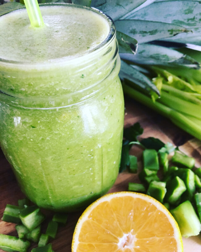 Nopal y sus beneficios . Su contenido en fibra, vitaminas, antioxidantes. Es una planta originaria de México con alto valor nutricional y medicinal.