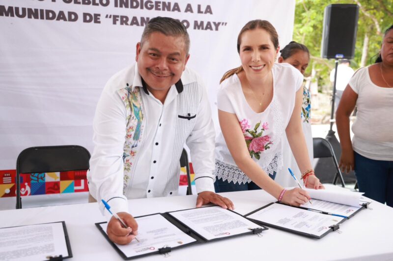 Firma de colaboración del INMAYA con Isla Mujeres
