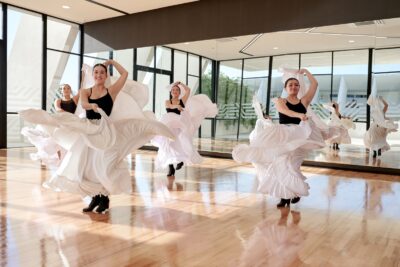 Los alumnos cuentan con danza contemporánea en la universidad Mayad