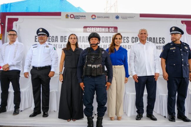 Mara Lezama y Ana Paty Peralta, entregan cámaras corporales a la policía de Benito Juárez para reforzar seguridad y transparencia.