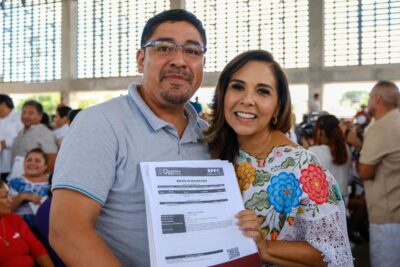 Con el Programa de Regularización para el Bienestar Patrimonial; Mara Lezama entrega títulos de propiedad en Cancún, junto con Ana Paty Peralta
