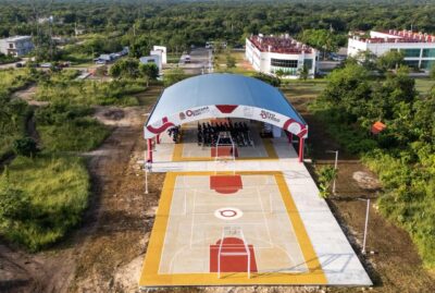La Universidad Politécnica de Bacalar fortalece su infraestructura con un domo escolar y canchas de usos múltiples inauguradas por Mara Lezama.