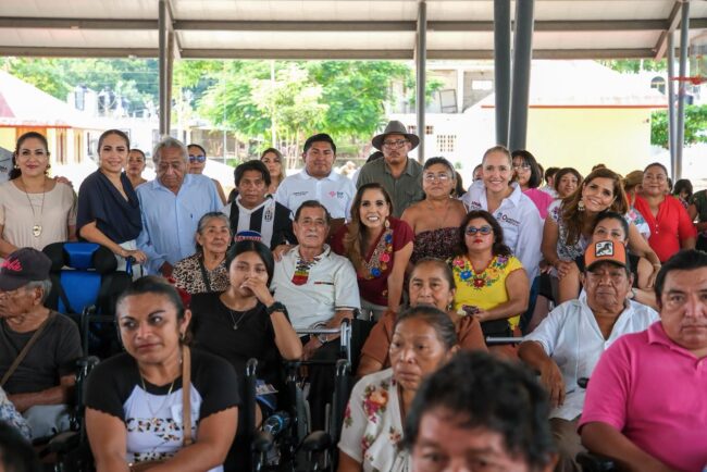 Mara Lezama entrega apoyos funcionales en Felipe Carrillo Puerto a personas con discapacidad, como sillas de ruedas, bastones y más.