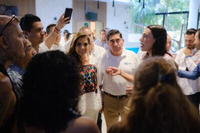 Josefina Rodríguez Zamora en reunión con Mara Lezama, en Tulum