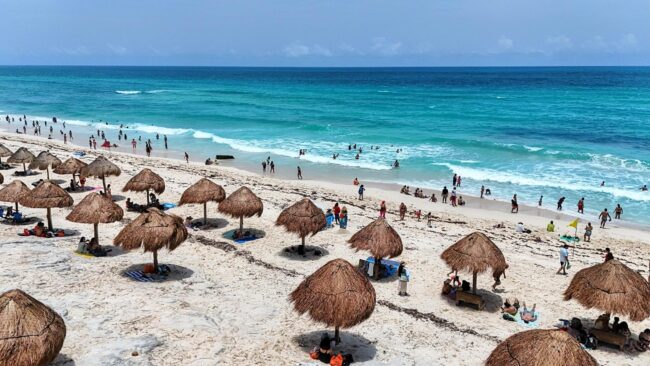 Cancún se consolida como destino internacional preferido, junto con Cozumel para turismo navideño con creciente demanda.