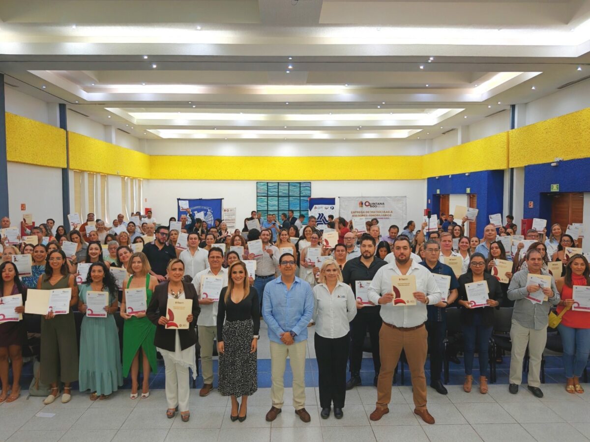 SEDETUS entrega matrículas inmobiliarias en Cancún SEDETUS entrega matrículas inmobiliarias en Cancún
