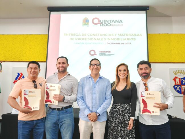 SEDETUS entrega matrículas inmobiliarias en Cancún para fortalecer certeza jurídica y profesionalización del sector inmobiliario.
