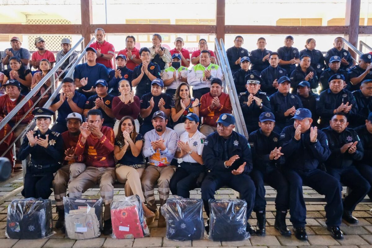 Entregan uniformes a personal operativo en Felipe Carrillo Puerto