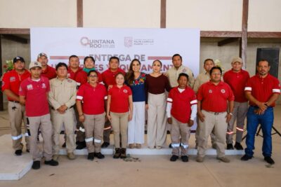 Mara Lezama entrega uniformes a personal operativo en Felipe Carrillo Puerto