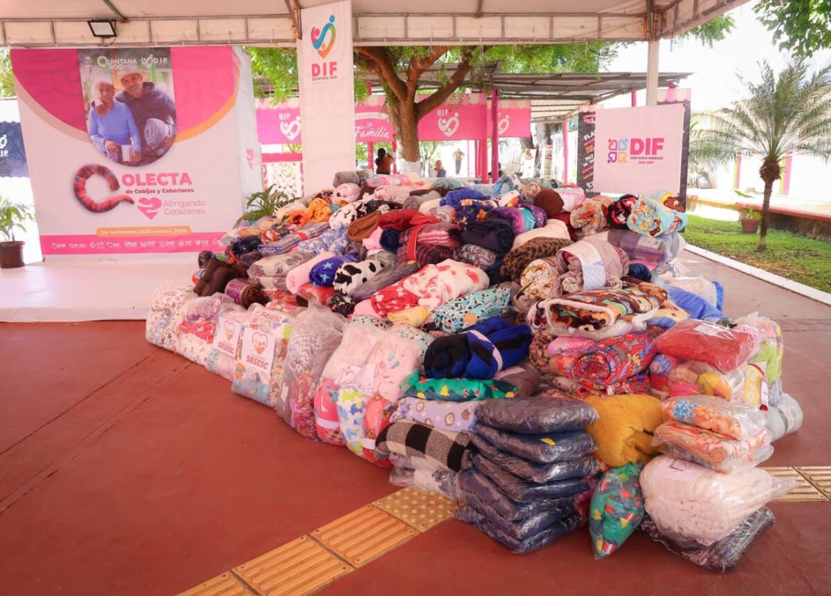 Reparto de cobertores en la zona maya - Integra Magazine