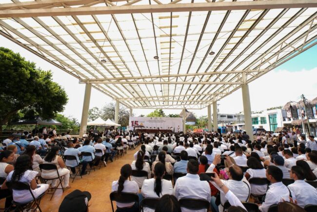 Mara Lezama encabezó la conmemoración del 15 aniversario de la creación del municipio de Bacalar, orgulloso pueblo mágico de Quintana Roo. 