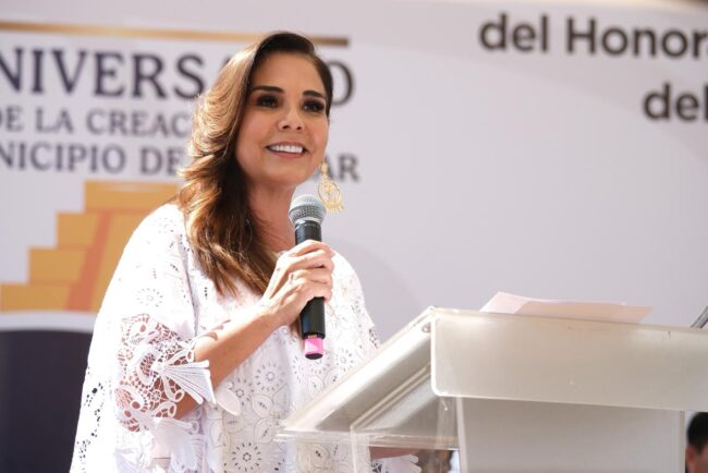 Mara Lezama encabezó la conmemoración del 15 aniversario de la creación del municipio de Bacalar, orgulloso pueblo mágico de Quintana Roo. 