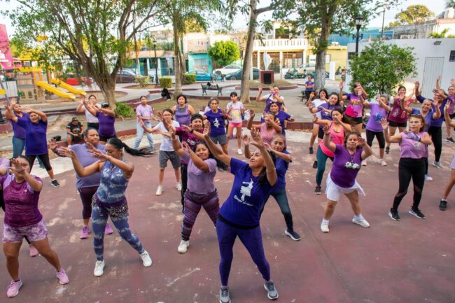 jornada de activación física organizada por la FPMC durante el Día Internacional de la Mujer en Cozumel.