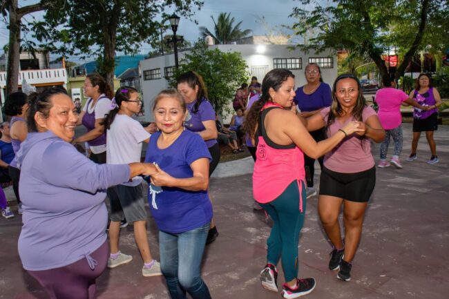 jornada de activación física organizada por la FPMC durante el Día Internacional de la Mujer en Cozumel.