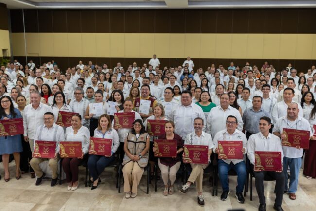 SQCS recibe certificado Ética y Excelencia en el Servicio Público en el Encuentro de “Estrellas de la Transformación” en Quintana Roo.
