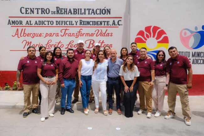 Funcionarios del Centro de Rehabilitación Municipal en Cancún 