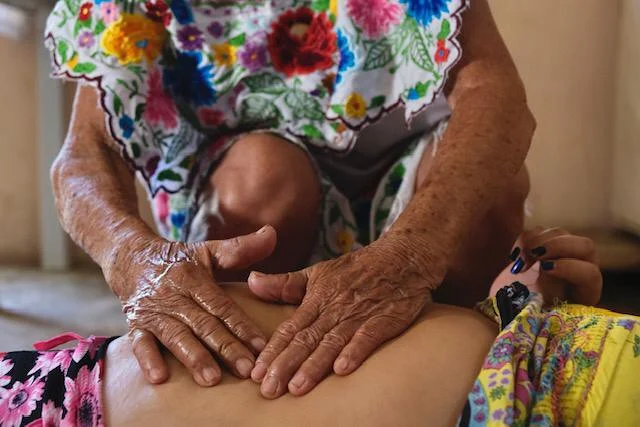 Día internacional de la partera: INMAYA destaca el conocimiento ancestral y su impacto en salud comunitaria y cultura en Quintana Roo.