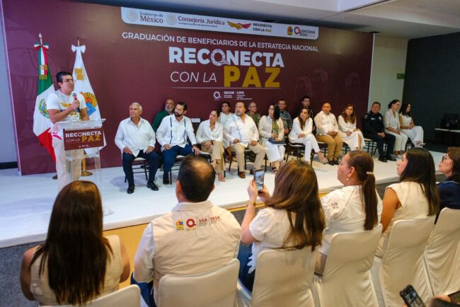 La Primera generación de Reconecta con la Paz celebra ceremonia de graduación encabezada por Mara Lezama en Quintana Roo.