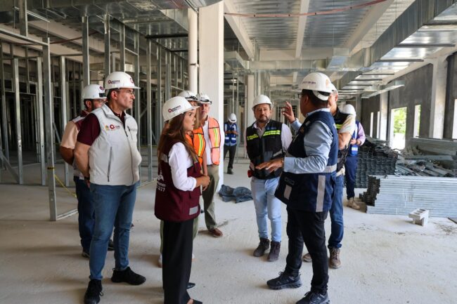 Mara Lezama, SESA e IMSS-Bienestar supervisan el nuevo Hospital General de Chetumal; ofrecerá 272 camas y especialidades médicas este año.
