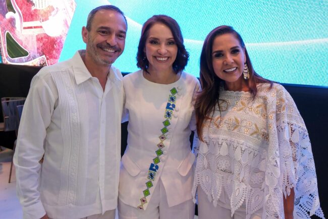 Mara Lezama le toma protesta a Adrienne Díaz Villanueva como presidenta de la CANACO impulsando el liderazgo femenino en Quintana Roo.