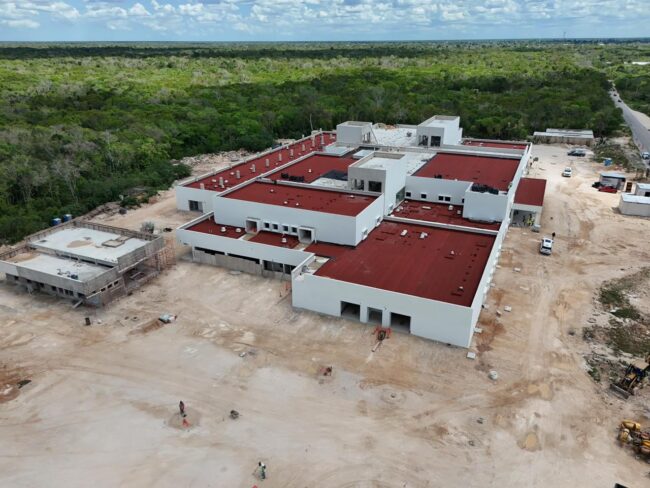 Nuevo Hospital General de Felipe Carrillo Puerto avanza y podría inaugurarse este año, informó Mara Lezama junto al IMSS-Bienestar.