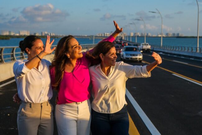 El Puente Vehicular Nichupté abrió hoy a la circulación en Cancún. Mara Lezama pide precaución y respeto a ciclistas en esta nueva vía.