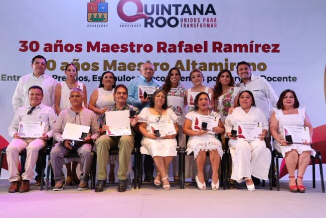 Mara Lezama entrega el premio “Rafael Ramírez” y la presea “Manuel Altamirano” a maestras y maestros de Quintana Roo.