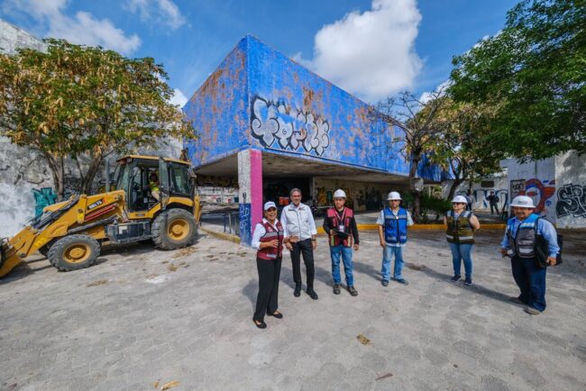 Mara Lezama supervisa las obras de conversión de la Clínica Hospital del ISSSTE en Cancún.
