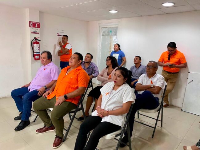 Personal del INMAYA participa en el Día Naranja con dinámica "Debe ser" para fortalecer la prevención de la violencia y la igualdad de género.