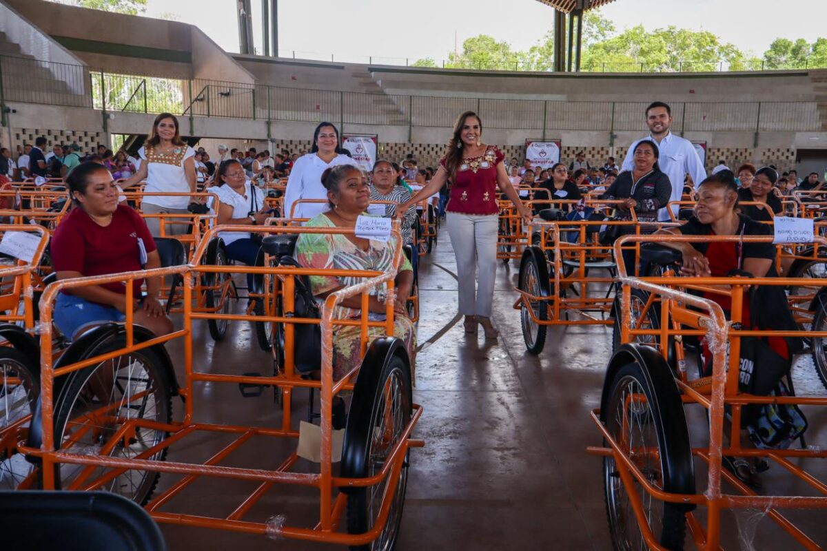 Apoyos sociales llegan a 200 familias en Chetumal