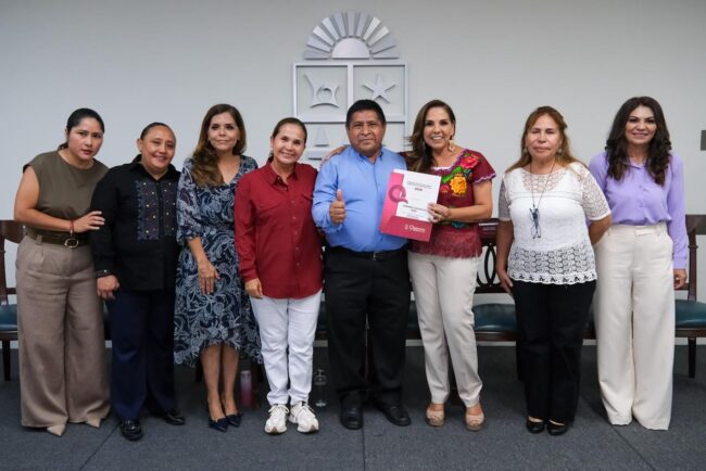 Mara Lezama entregó reconocimientos a la vocación y trayectoria laboral de 457 servidoras y servidores públicos de Quintana Roo.