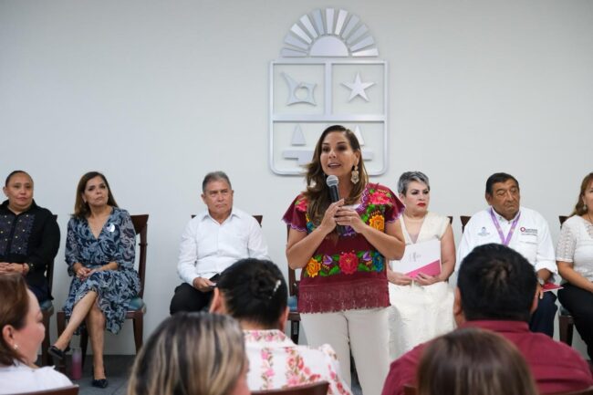 Mara Lezama entregó reconocimientos a la vocación y trayectoria laboral de 457 servidoras y servidores públicos de Quintana Roo.