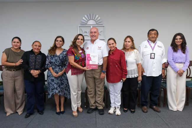 Mara Lezama entregó reconocimientos a la vocación y trayectoria laboral de 457 servidoras y servidores públicos de Quintana Roo.
