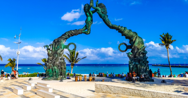 Celebra la gobernadora Mara Lezama la conmemoración del 33 aniversario de la creación del municipio de Playa del Carmen, destacando la historia y desarrollo de Quintana Roo.