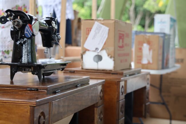 Mara Lezama entrega equipamiento e insumos a artesanas y productores mayas de Quintana Roo.