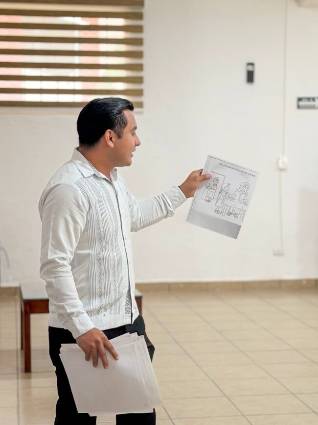 Taller impartido por Jesús Liborio Chan Nahuat a niñas y niños 
