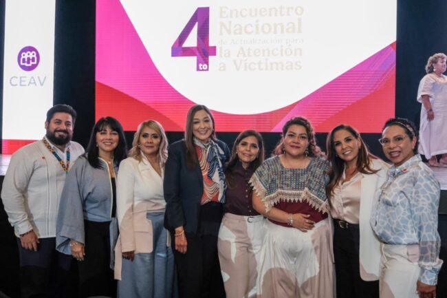 Mara Lezama inaugura en Cancún el Cuarto Encuentro Nacional de Actualización para la Atención a Víctimas junto a autoridades estatales y federales.