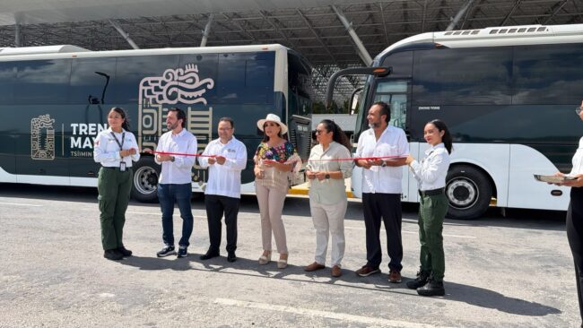 Banderazo de salida Tren Maya reanuda ruta Cancún Playa del Carmen con cuatro viajes diarios. Mara Lezama dio el banderazo de salida