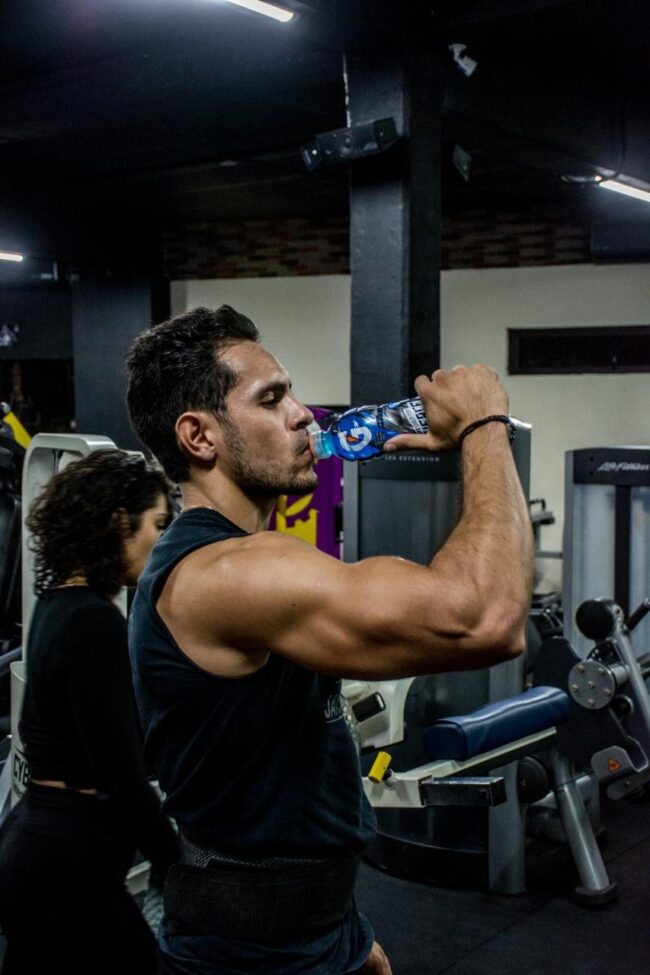 ¿Perder grasa o ganar músculo? José Pablo Ramos Alfaro explica cómo mejorar la composición corporal sin sacrificar masa muscular ni salud.