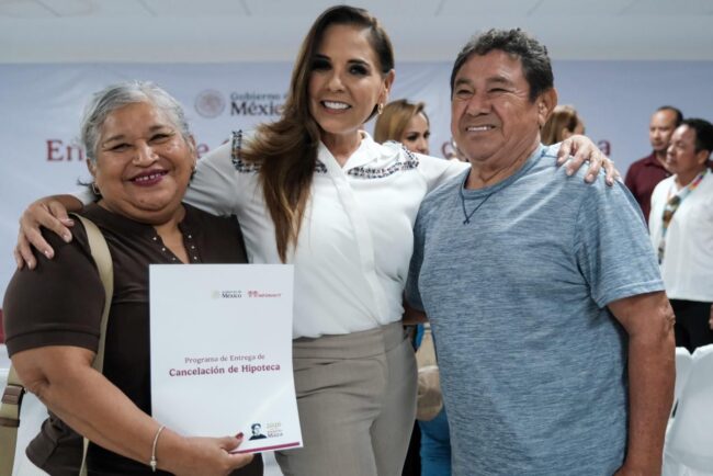 Mara Lezama encabezó la cancelación de hipotecas INFONAVIT para 100 familias de Quintana Roo y destacó el ahorro y la certeza jurídica.