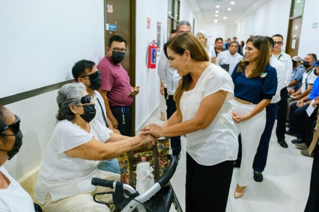 Mara Lezama supervisó la valoración posquirúrgica de 103 pacientes beneficiados con cirugías gratuitas de pterigión en Cancún.