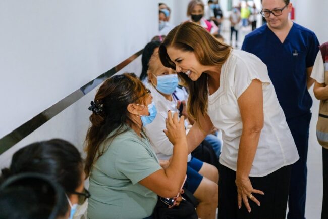 Mara Lezama supervisó la valoración posquirúrgica de 103 pacientes beneficiados con cirugías gratuitas de pterigión en Cancún.