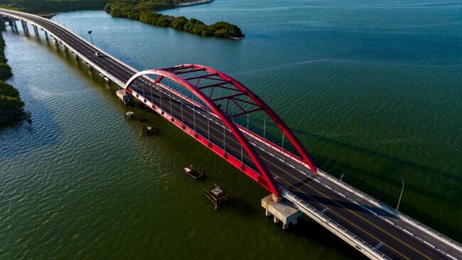 Quintana Roo alcanza inversión pública récord en 2026, con hospitales, carreteras, puentes y obras estratégicas, informa Mara Lezama.