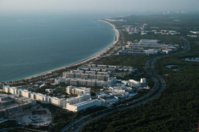 Quintana Roo alcanza inversión pública récord en 2026, con hospitales, carreteras, puentes y obras estratégicas, informa Mara Lezama.