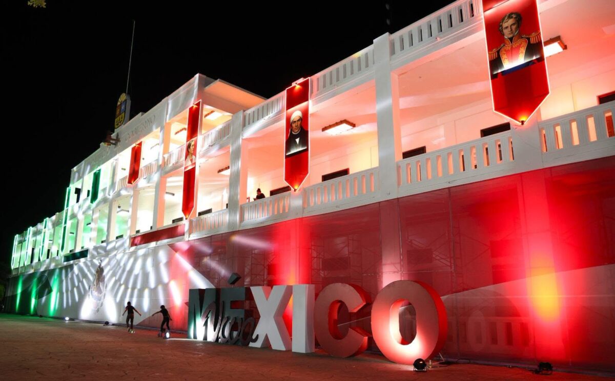Luces patrias de Quintana Roo brillan en Chetumal