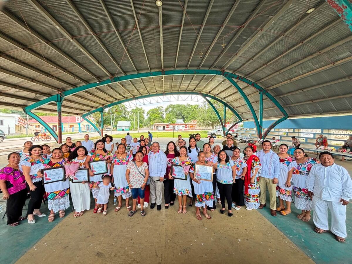 INMAYA reconoce a mujeres indígenas en X-Hazil Sur INMAYA reconoce a mujeres indígenas en X-Hazil Sur